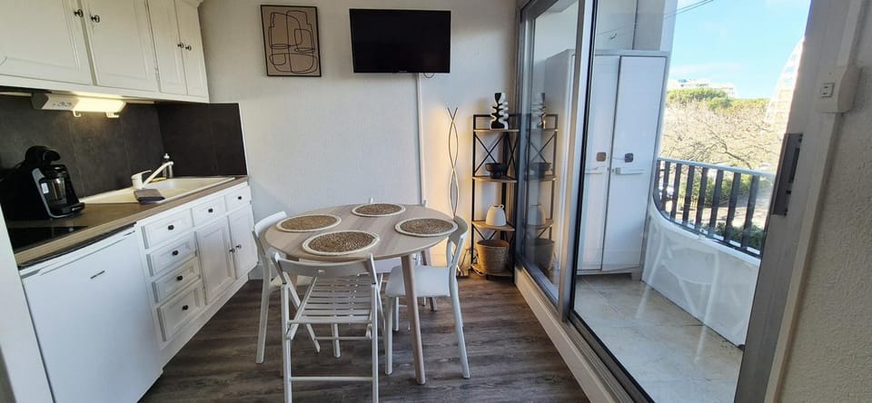Living room, kitchen