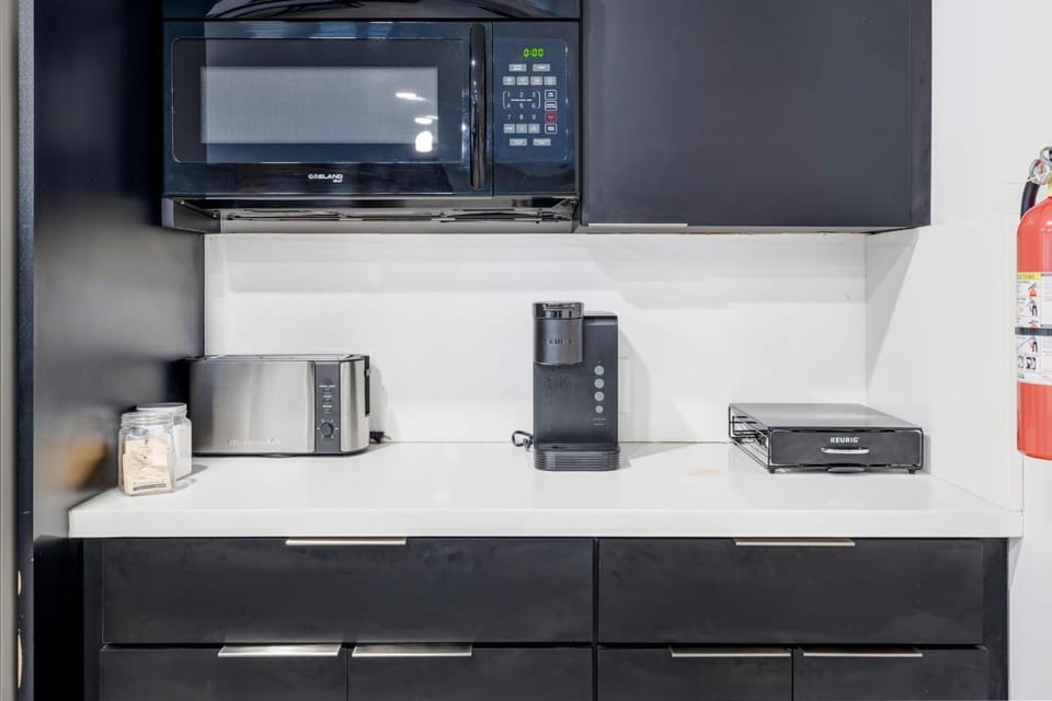 Coffee/tea facilities, microwave, toaster