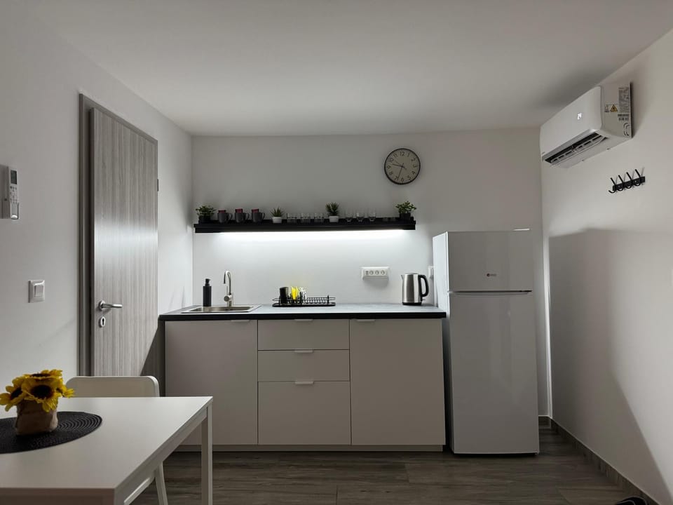 Coffee/tea facilities, Kitchen or kitchenette