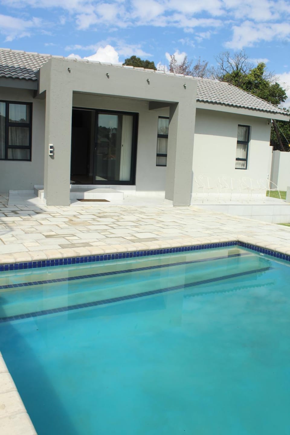 Property building, Day, Pool view, Swimming pool