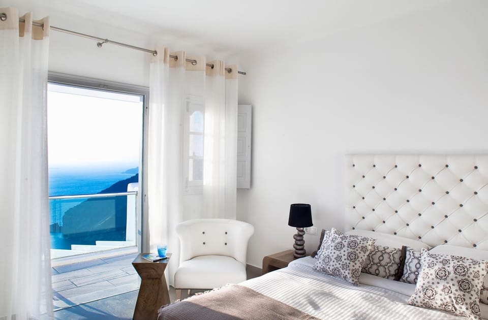 Bed, Seating area