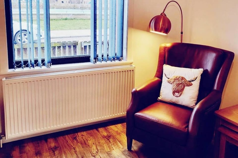 Ness Riverfront Holiday Home - City Centre House in Inverness