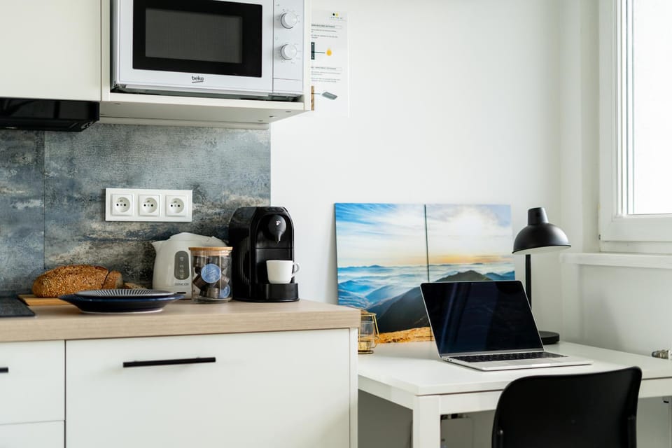 Coffee/tea facilities, Kitchen or kitchenette, Business facilities, Seating area, minibar