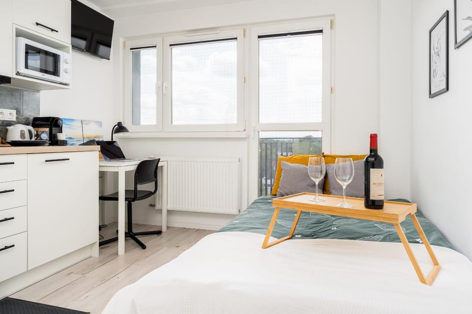 Bed, Kitchen or kitchenette, Business facilities, Seating area
