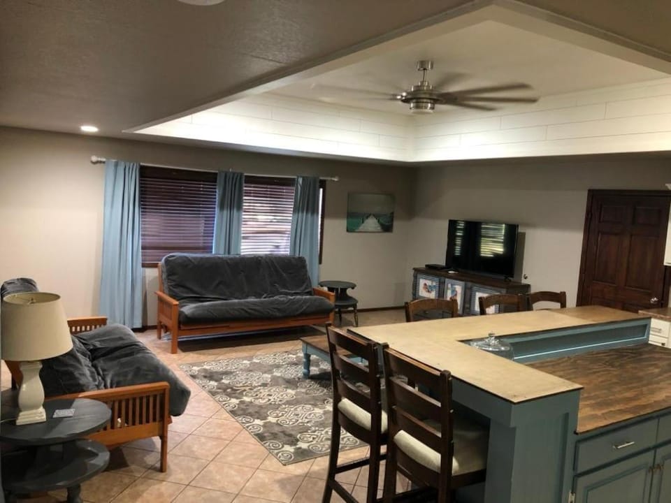 Communal lounge/ TV room, TV and multimedia, Living room, Seating area, Dining area, Evening entertainment