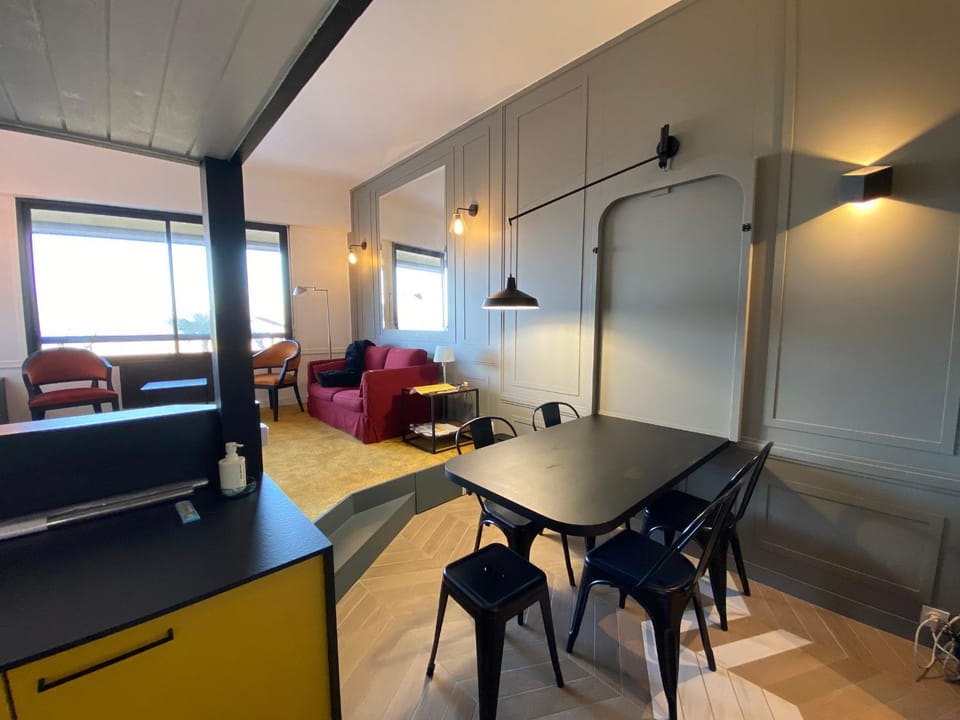 Arcachon : studio duplex face plage, centre-ville, Wi-Fi, parking - FR-1-319-500 Apartment in Arcachon