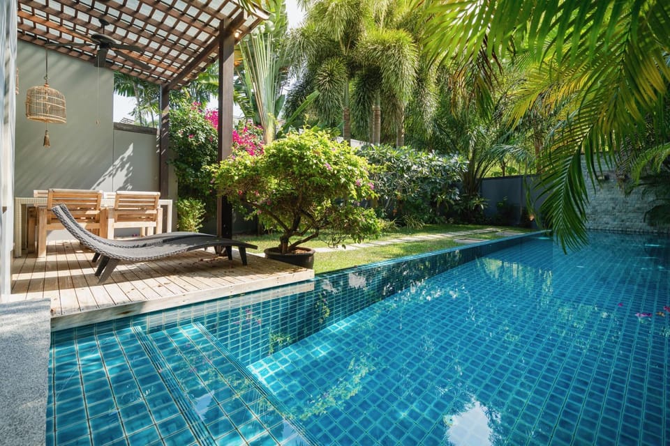 Patio, Day, Garden, Garden view, Pool view, Swimming pool, Swimming pool, sunbed