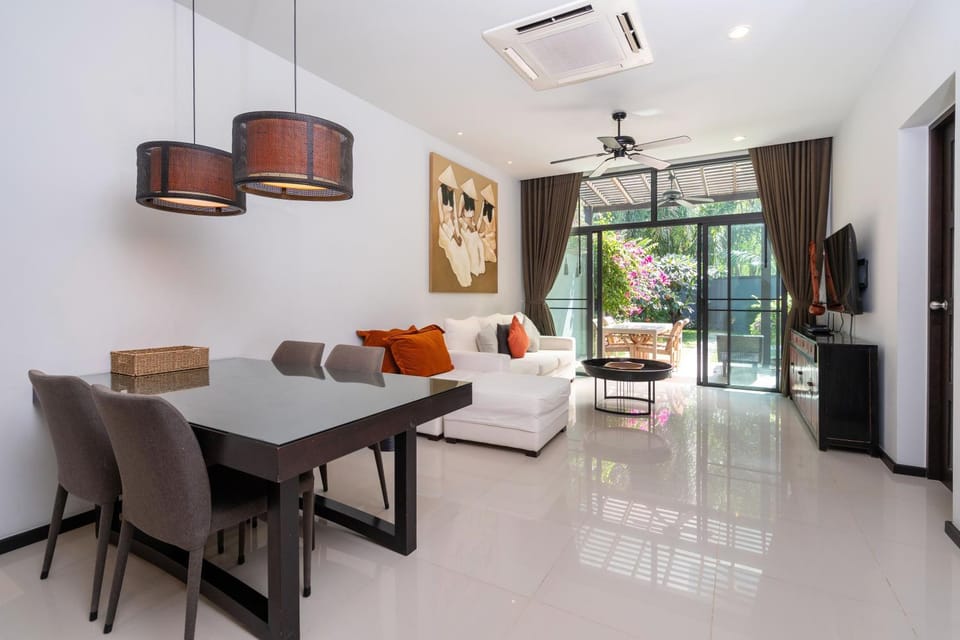 TV and multimedia, Living room, Seating area, Dining area, Evening entertainment