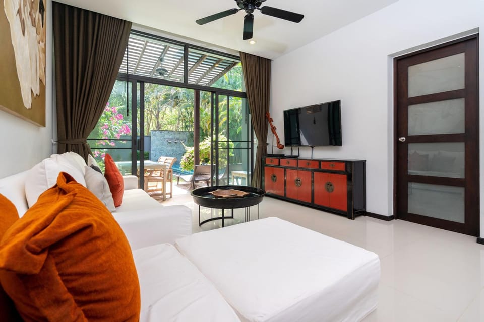 TV and multimedia, Living room, Photo of the whole room, Seating area, Evening entertainment
