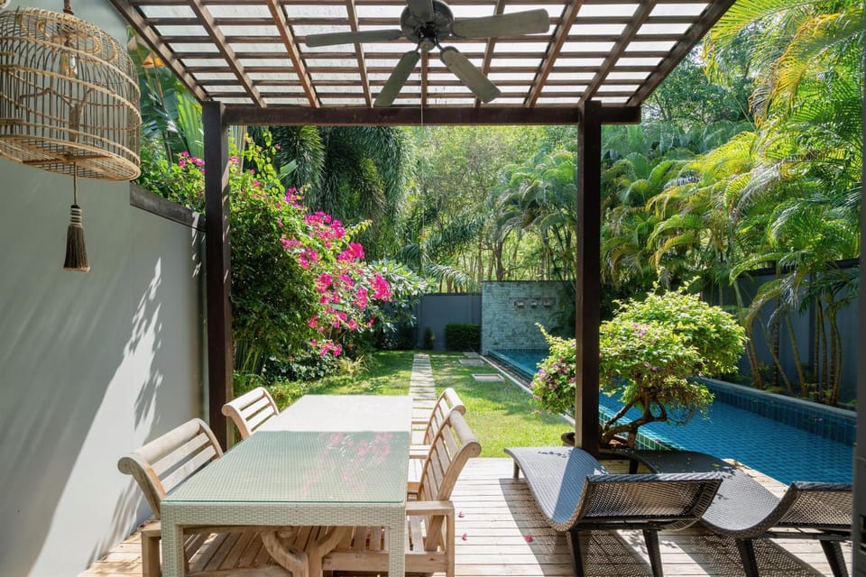 Patio, Day, Garden, Balcony/Terrace, Dining area, Garden view, Pool view, Swimming pool, sunbed