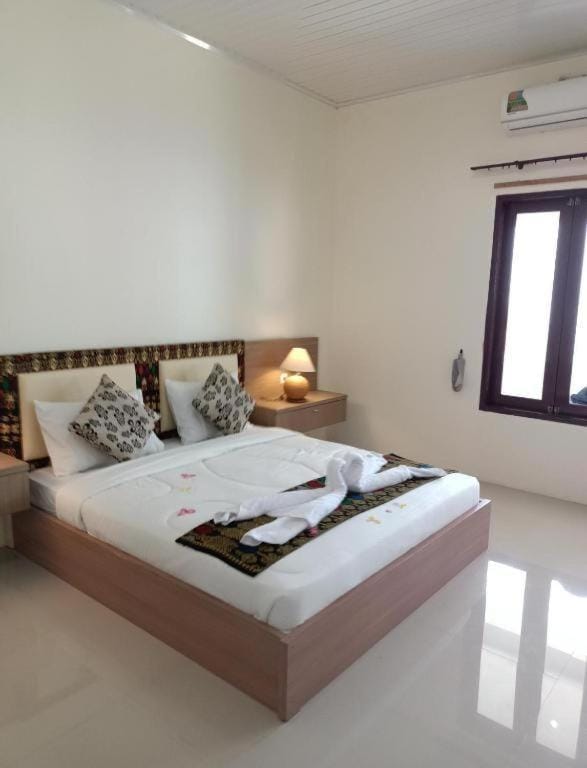 Sapak Bungalow Hotel in West Praya