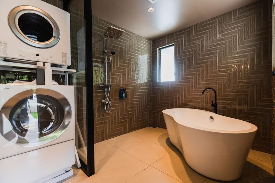 Shower, Bathroom, Bath, washing machine, dryer