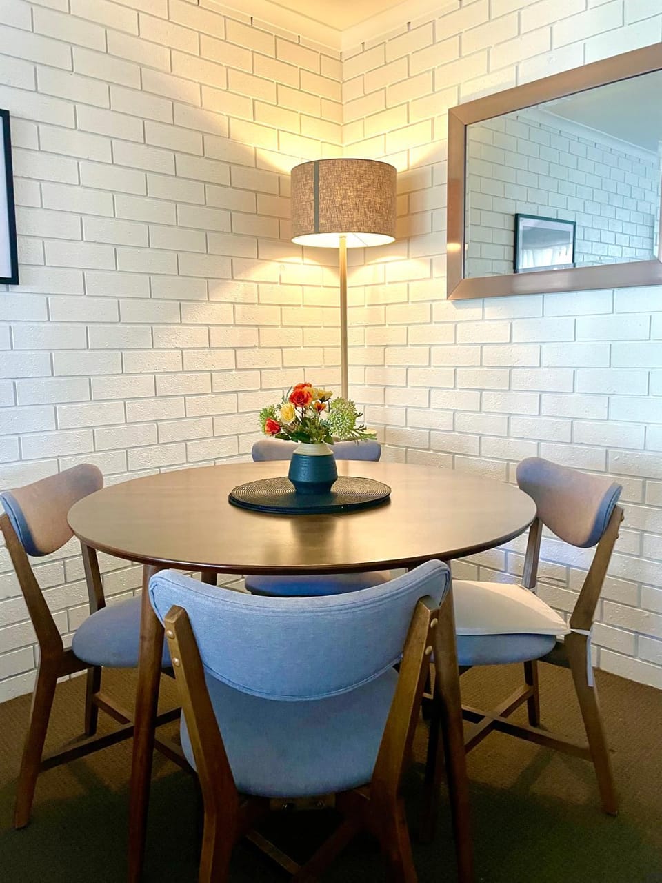Seating area, Dining area