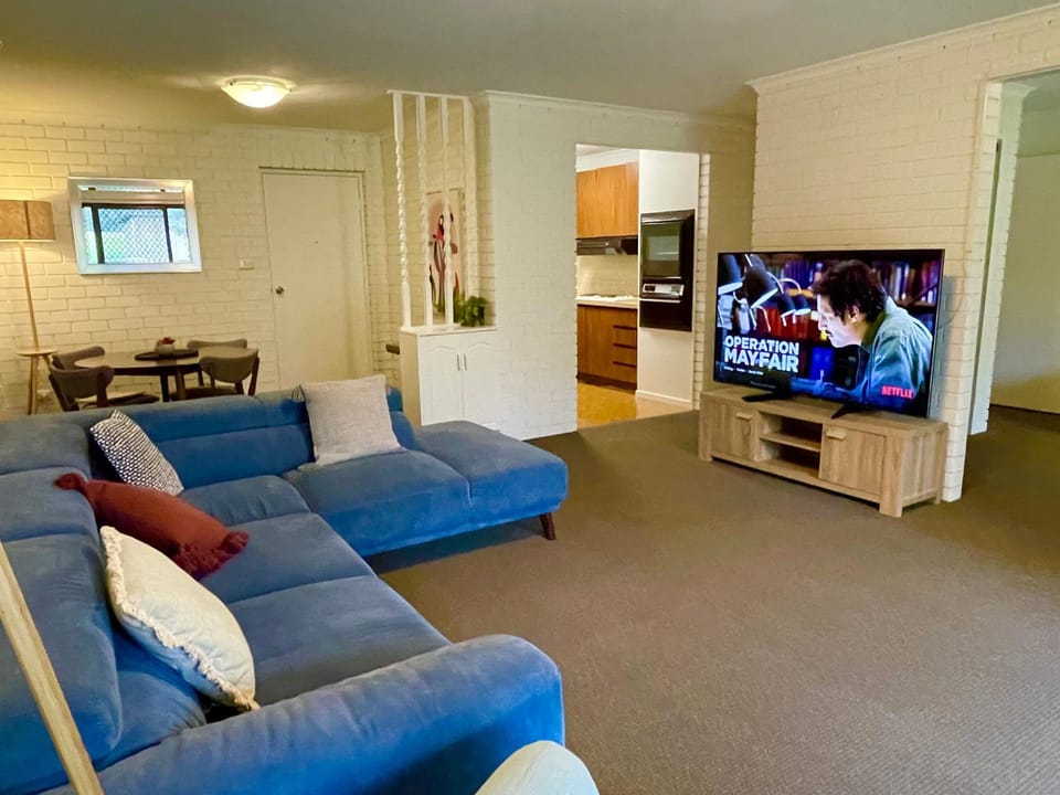 TV and multimedia, Living room, Seating area
