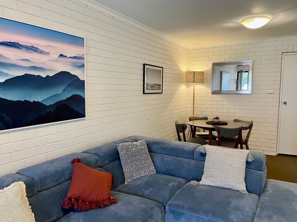 “Riverbank Retreat” Central unit on the river Apartment in North Wagga Wagga