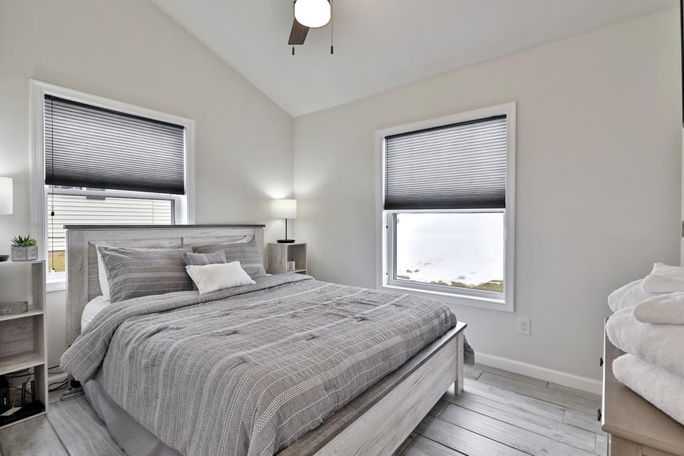 Rutland's Hidden Gem- 2 BR 1BA Renovated Home Close to Everything home House in Rutland