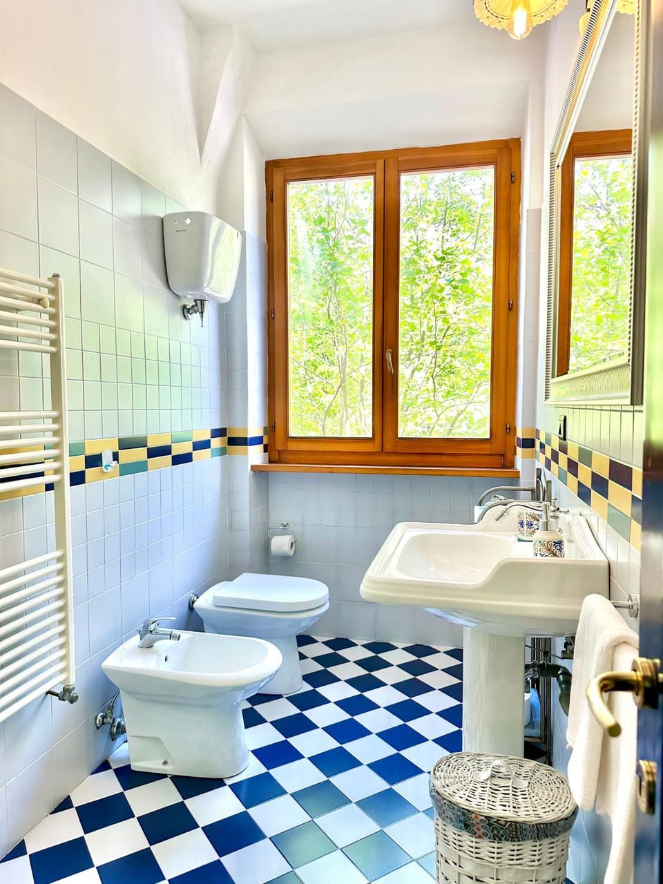 Shower, Toilet, Bathroom, bidet, towels