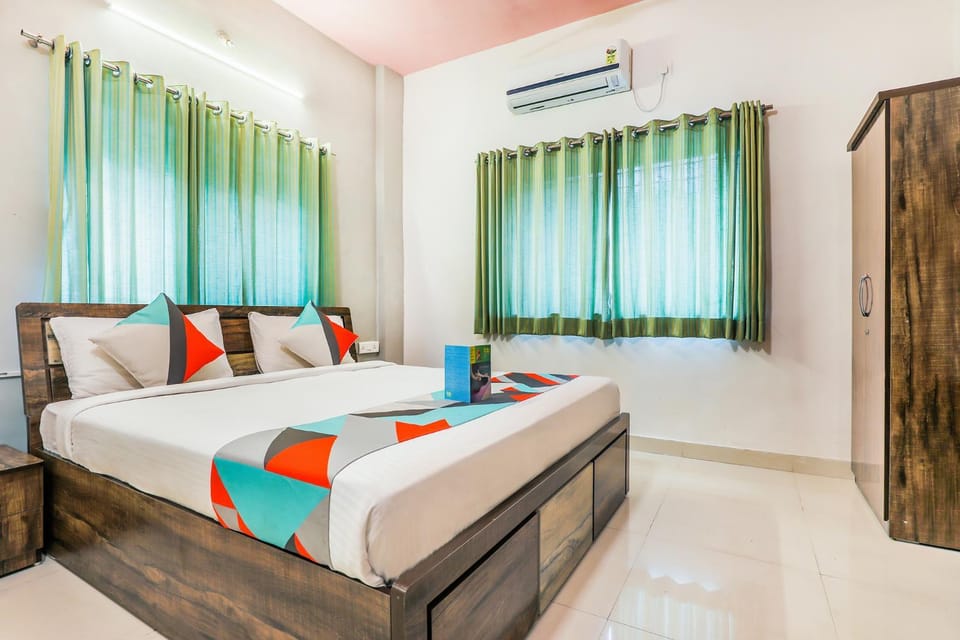 Living room, Photo of the whole room, Bedroom, wardrobe, air conditioner
