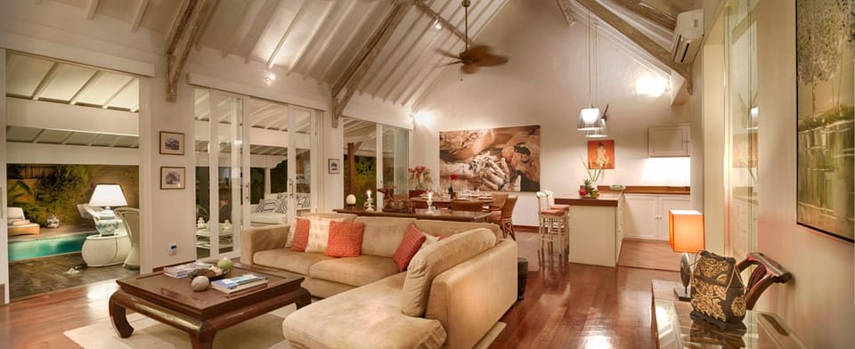 Living room, Seating area, Dining area