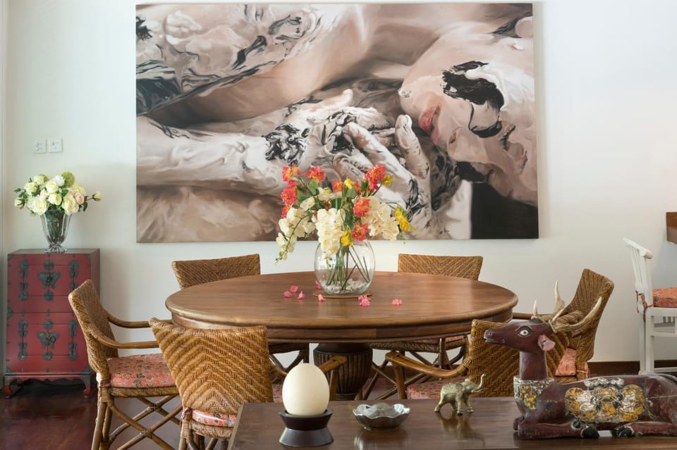 Decorative detail, Seating area, Dining area