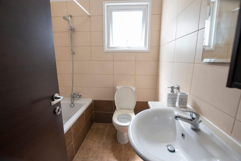 Shower, Toilet, Bathroom, Bath