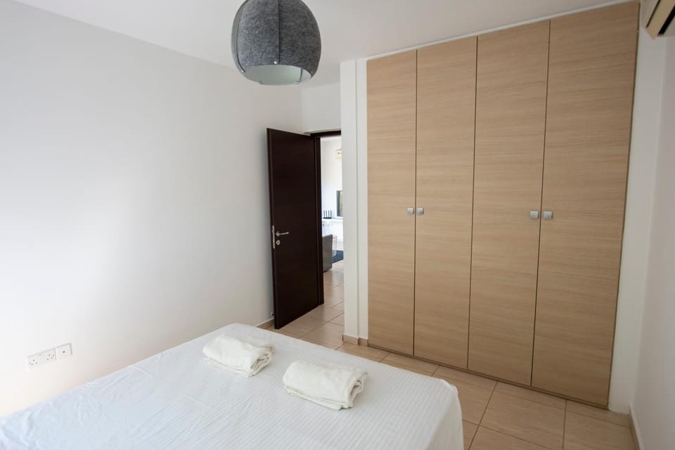 Bed, Photo of the whole room, Bedroom, towels, wardrobe