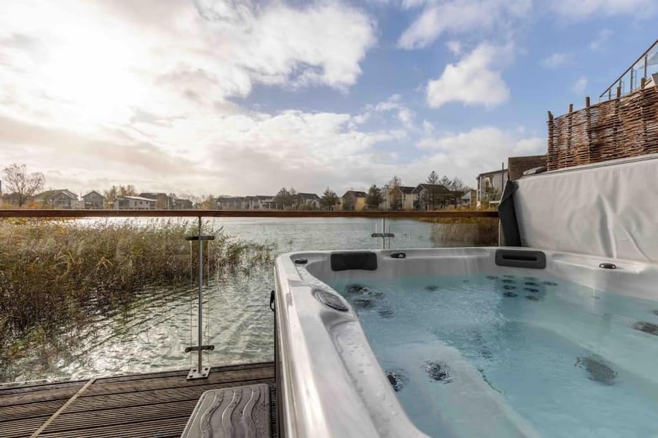 Lakeside Cotswolds Retreat with Private Hot Tub set on Lower Mill Estate House in Cotswold District
