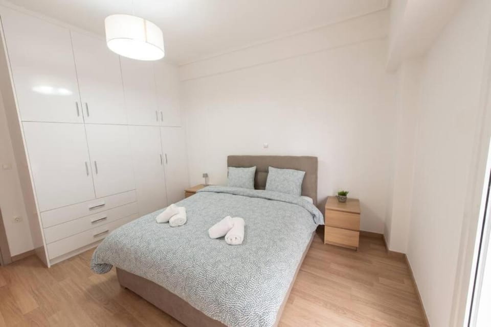 Bed, Photo of the whole room, Bedroom, towels, wardrobe