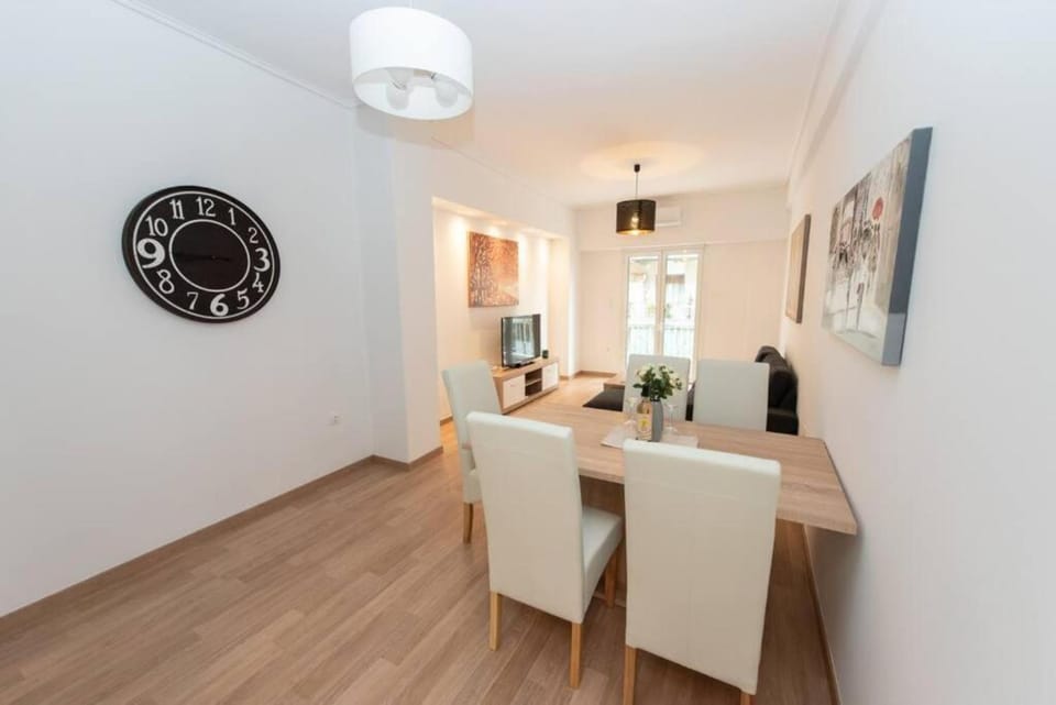 TV and multimedia, Living room, Seating area, Dining area, air conditioner