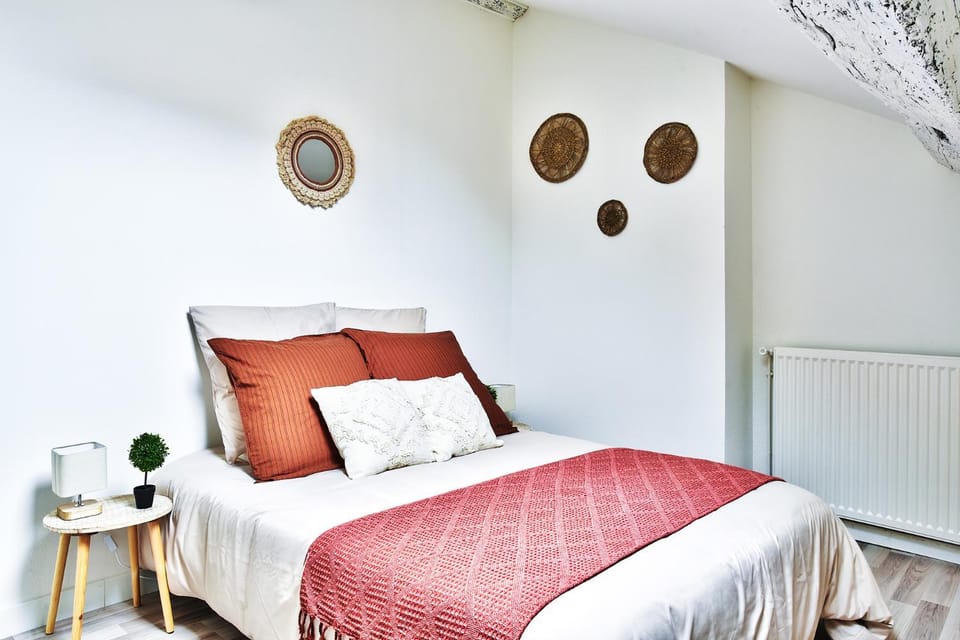 Bed, Photo of the whole room, Bedroom