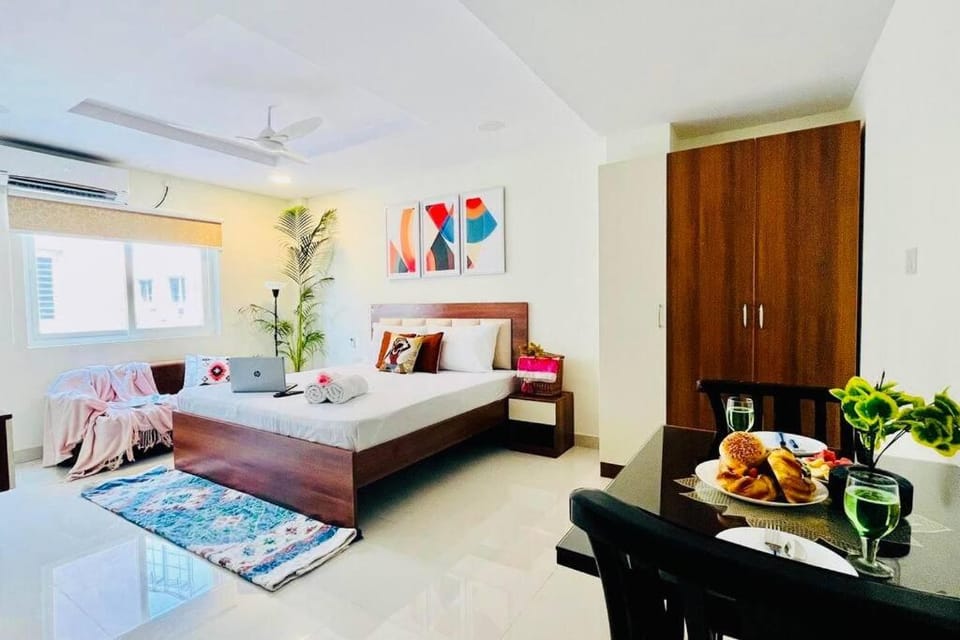 Bed, Photo of the whole room, Seating area, Dining area, Bedroom, wardrobe