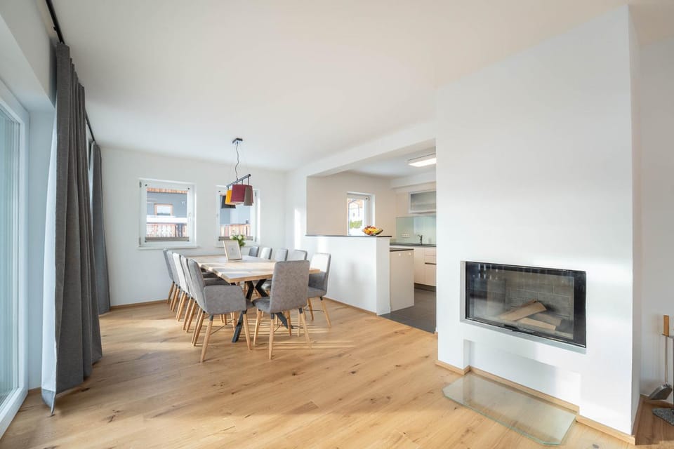 Kitchen or kitchenette, Seating area, Dining area, flat iron