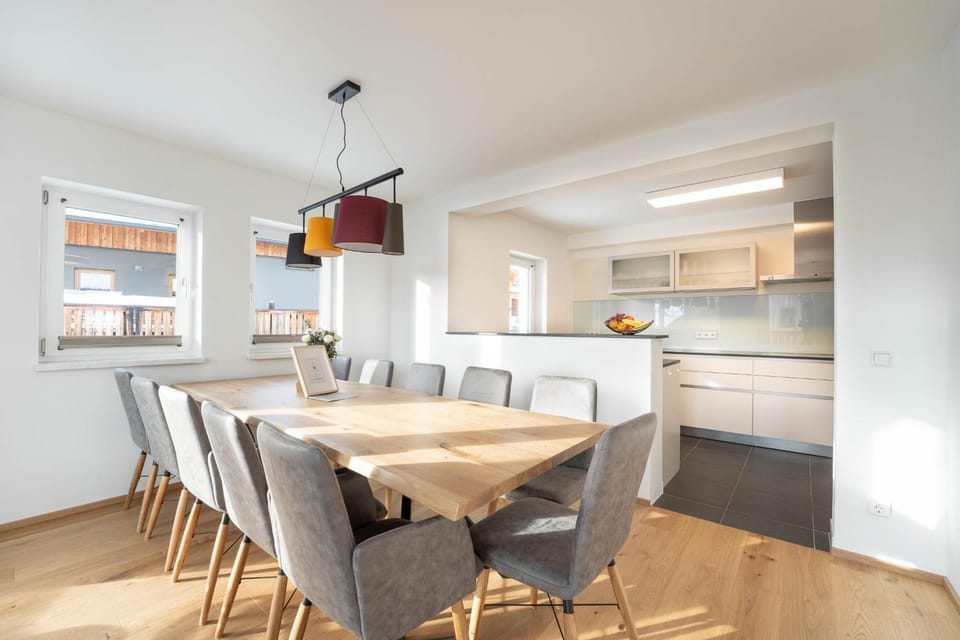 Kitchen or kitchenette, Dining area, stove