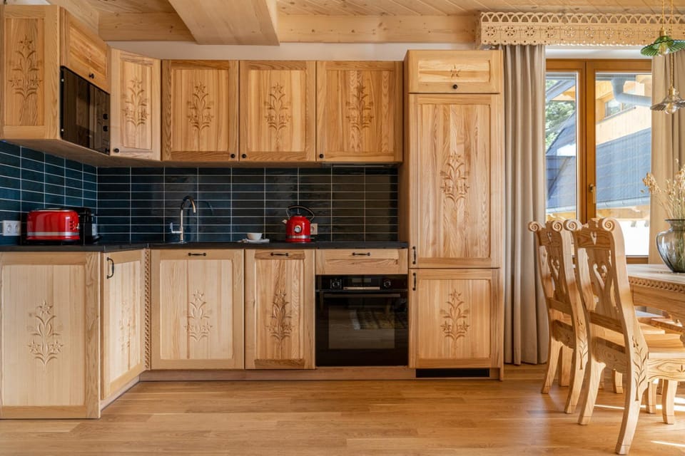 Kitchen or kitchenette, dishwasher, minibar, stove
