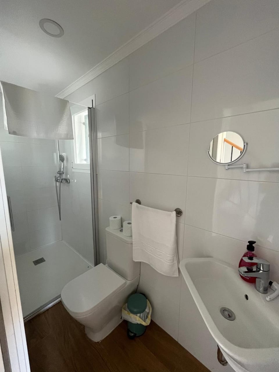 Shower, Toilet, Bathroom, towels
