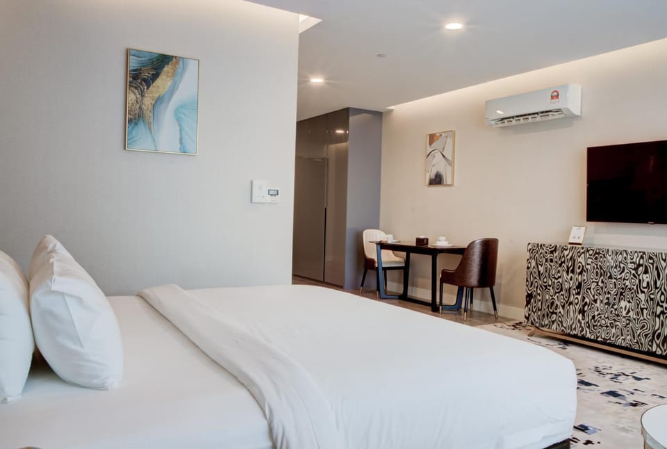 Bed, Seating area, Bedroom, air conditioner