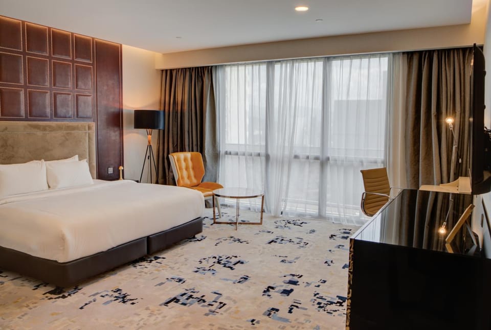 Bed, TV and multimedia, Seating area, Bedroom