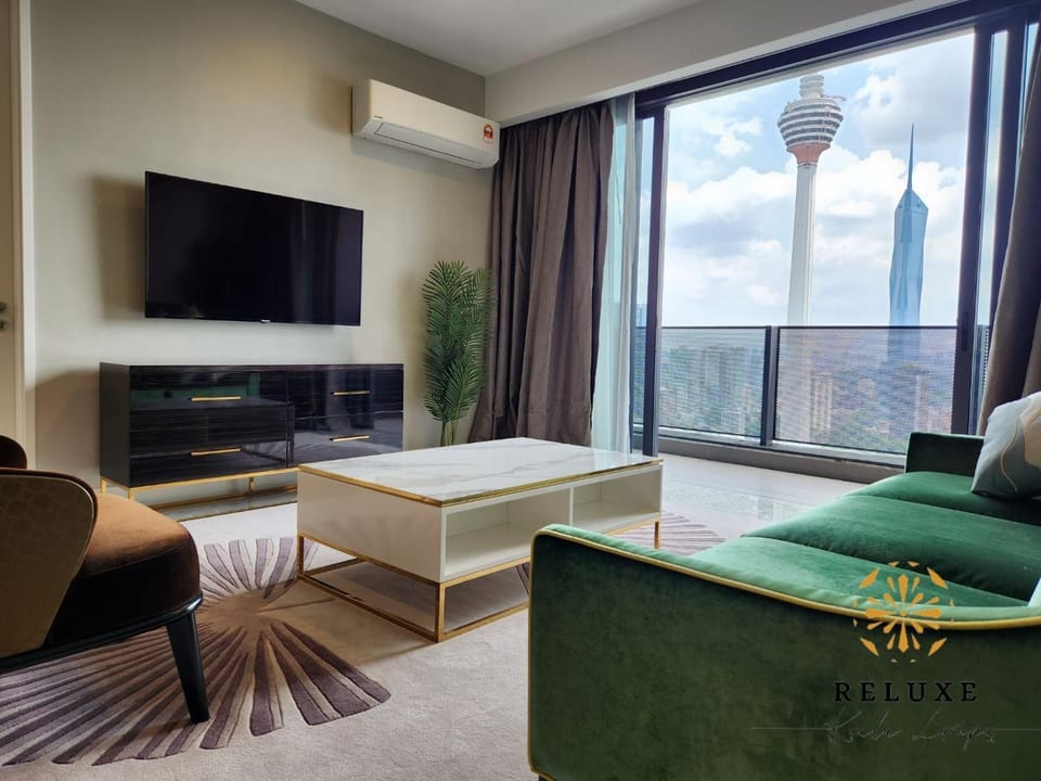 Communal lounge/ TV room, TV and multimedia, Balcony/Terrace, Living room, Seating area, Landmark view, air conditioner