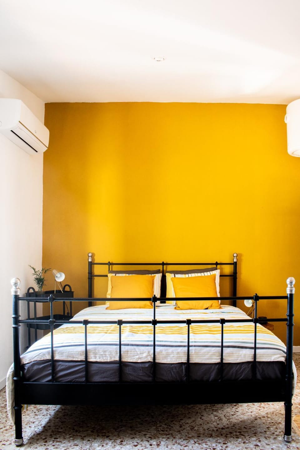 Bed, Bedroom, air conditioner