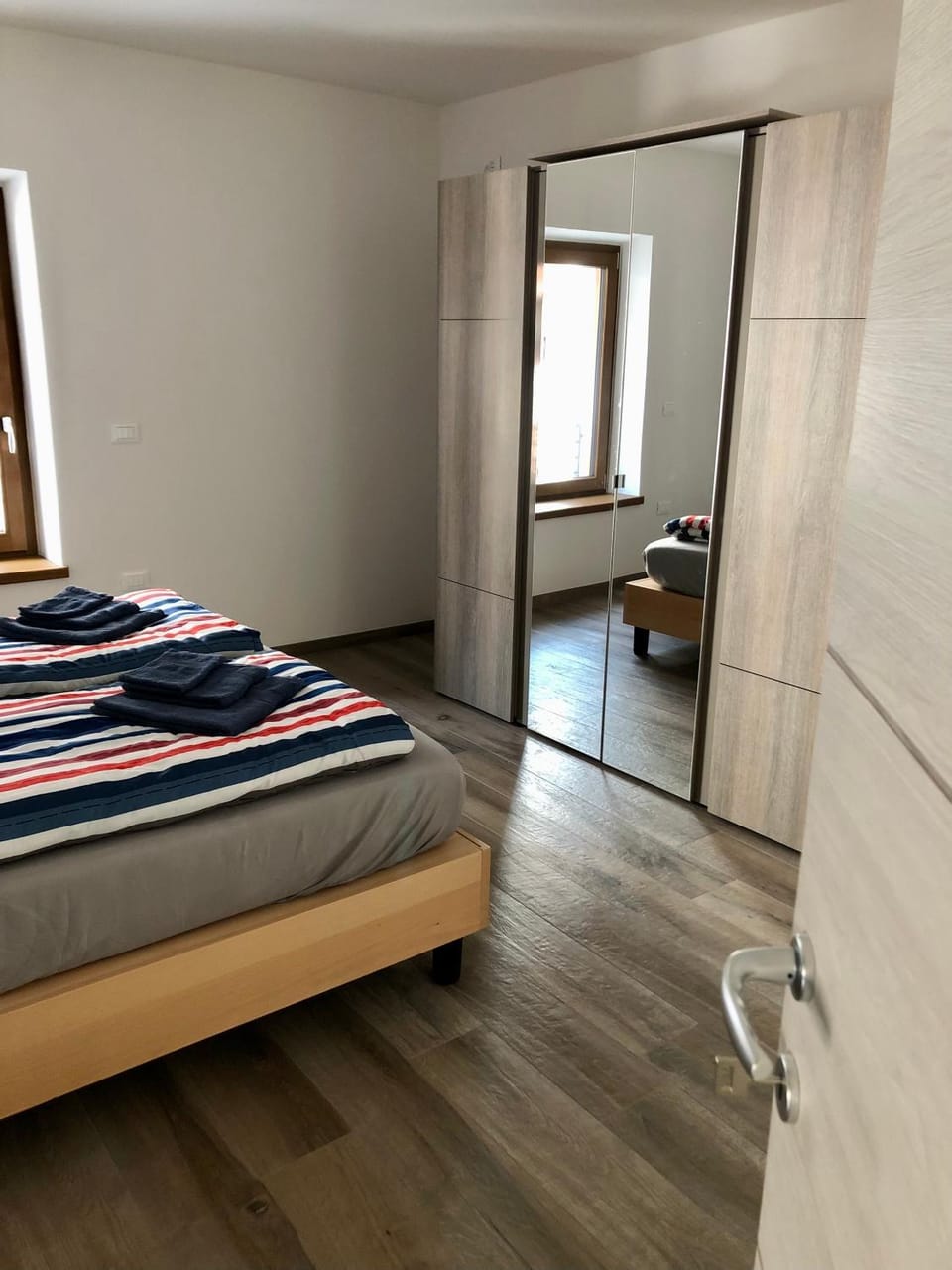 Bed, Photo of the whole room, Bedroom, wardrobe