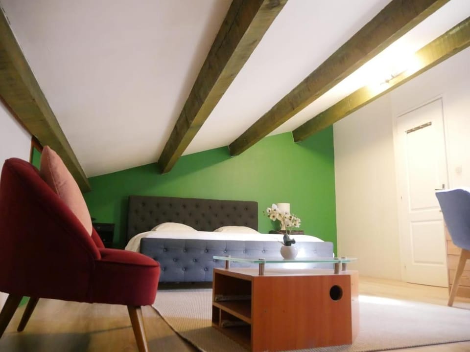 Bed, Photo of the whole room, Seating area, Bedroom