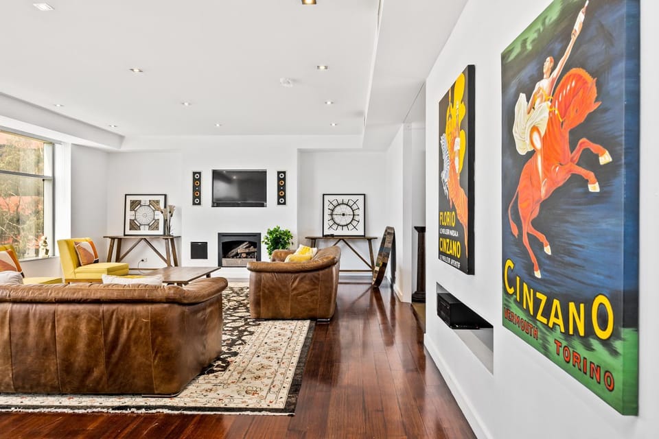 TV and multimedia, Living room, Seating area