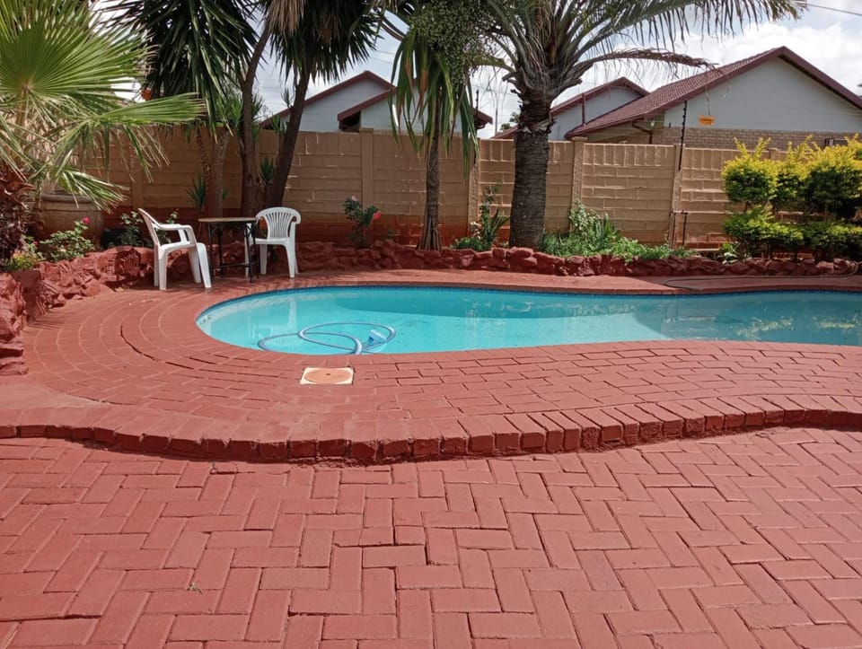 Patio, Garden view, Pool view, Swimming pool, sunbed