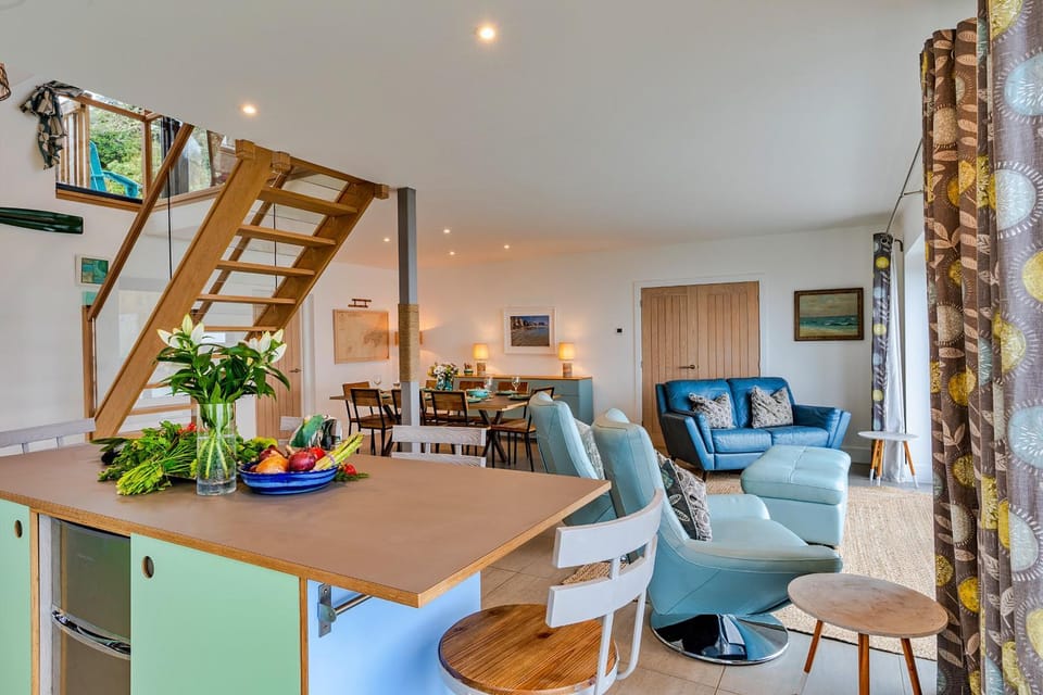 Communal lounge/ TV room, TV and multimedia, Kitchen or kitchenette, Living room, Seating area, Dining area