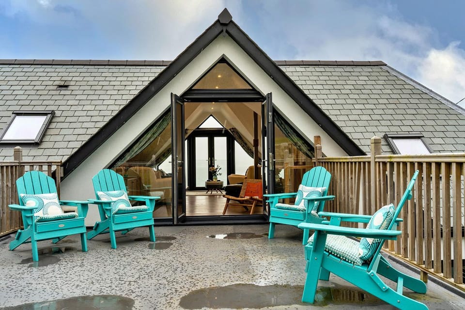Property building, Patio, Day, Garden, Balcony/Terrace, Seating area, Dining area, Garden view