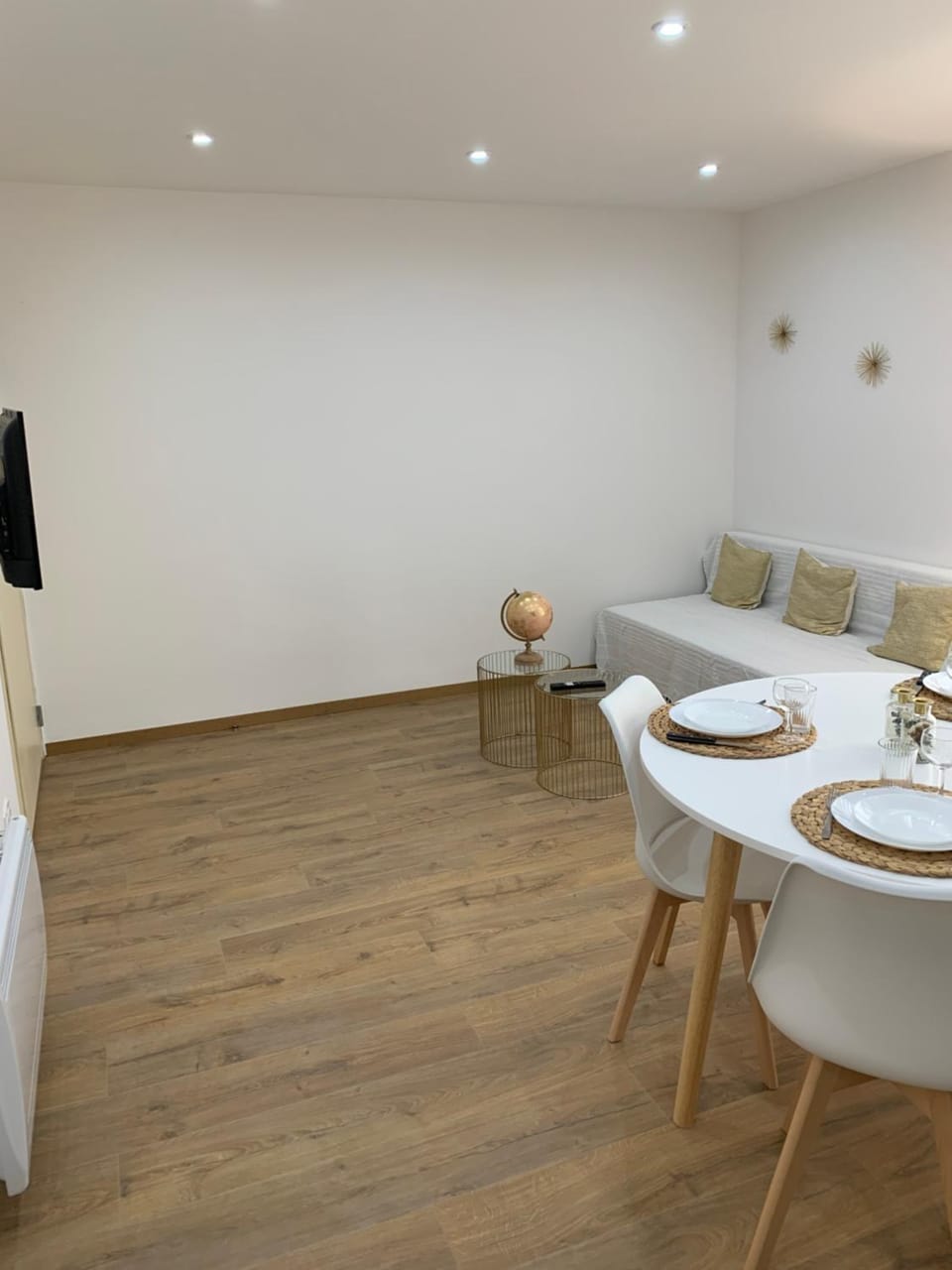 TV and multimedia, Living room, Dining area
