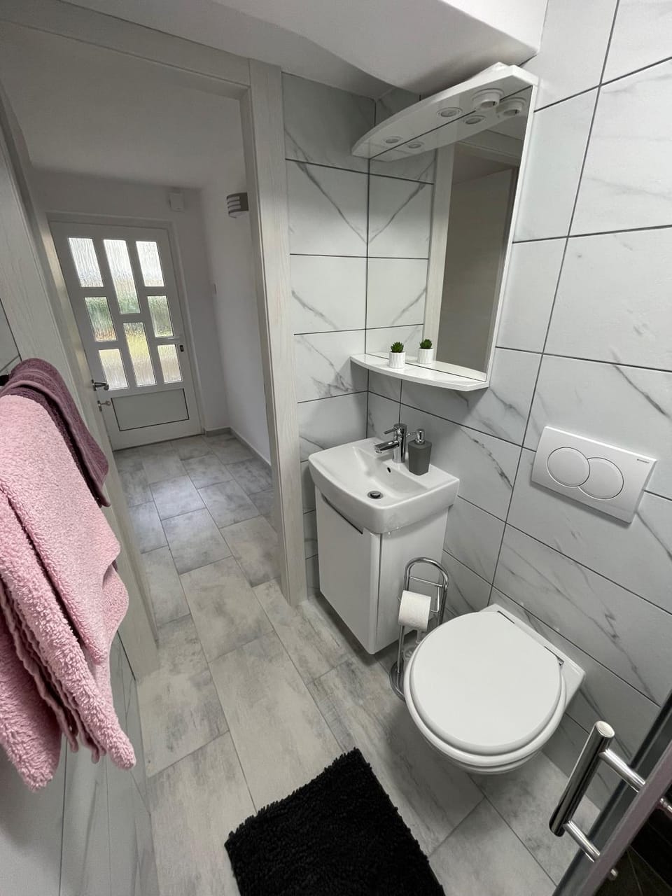 Shower, Toilet, Bathroom, towels