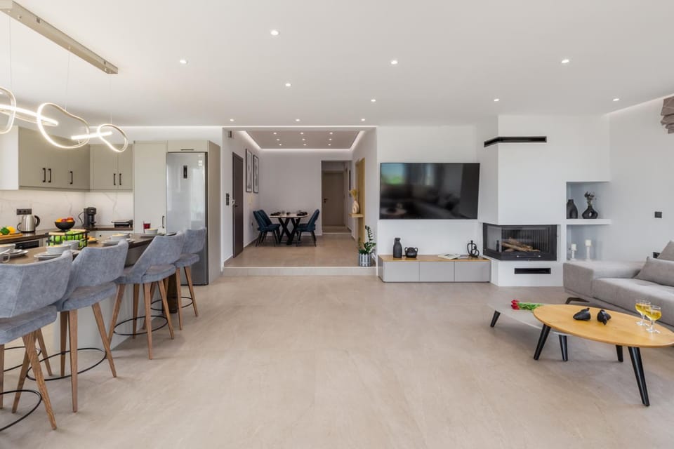 Communal lounge/ TV room, TV and multimedia, Kitchen or kitchenette, Living room, Food and drinks, Seating area, Dining area, Evening entertainment, Food, flat iron, minibar
