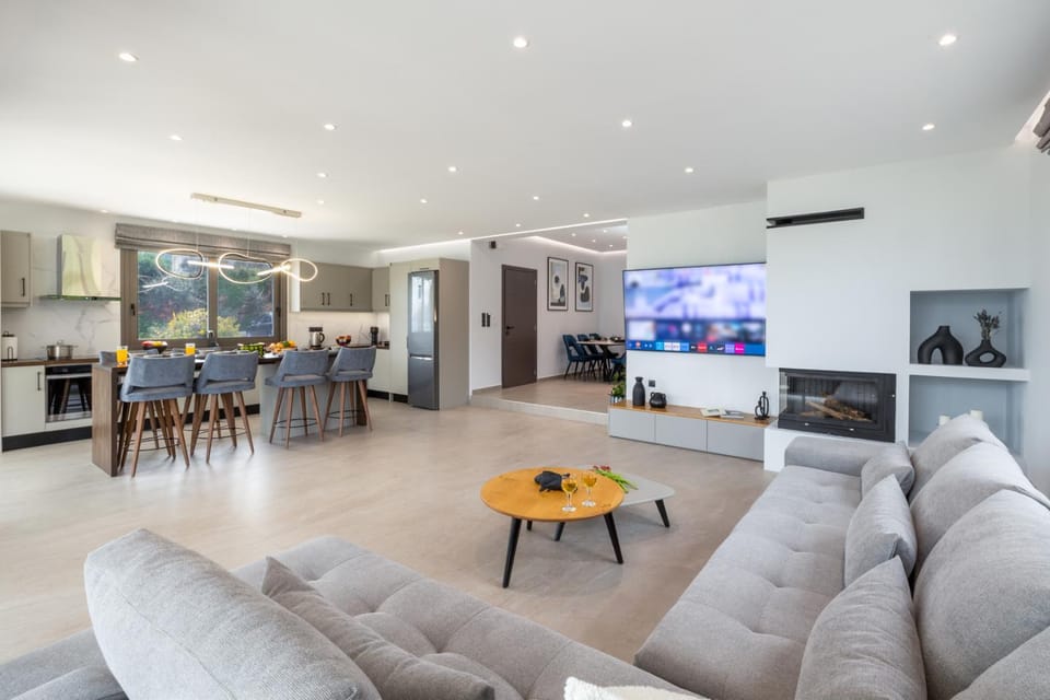 Communal lounge/ TV room, TV and multimedia, Kitchen or kitchenette, Living room, Seating area, Dining area, Evening entertainment, dishwasher, minibar