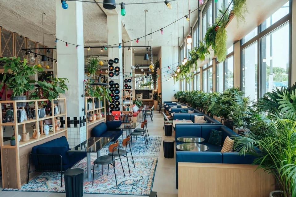 Restaurant/places to eat, Lobby or reception, Seating area